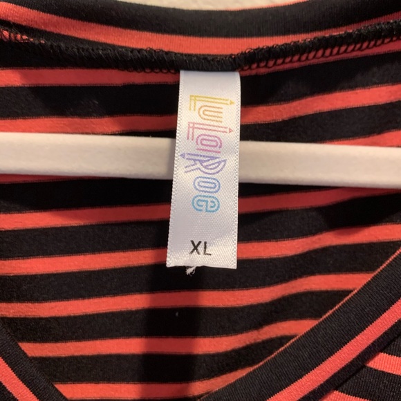 XL LuLaRoe Christy top - Picture 2 of 2